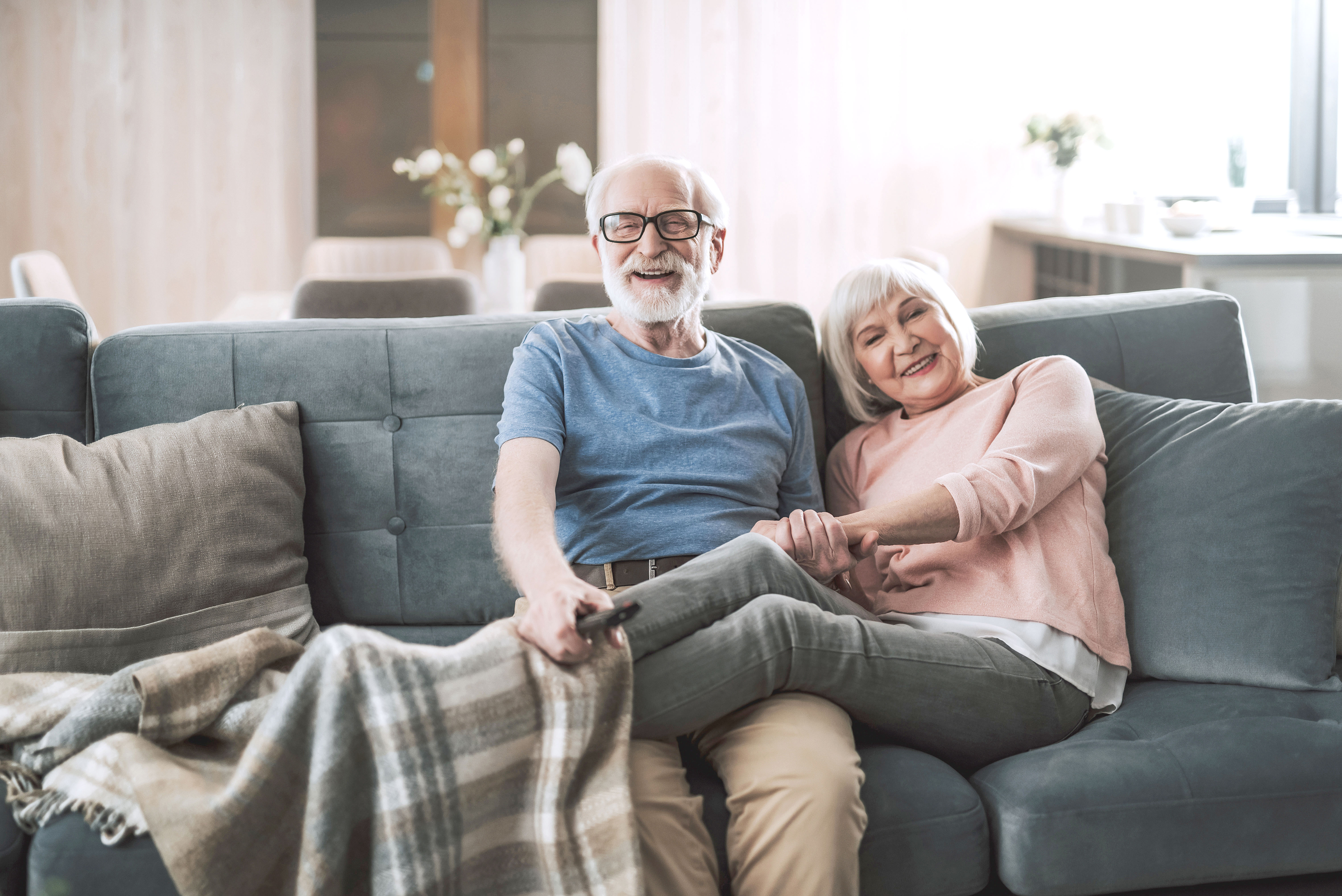 Besser fernsehen im Alter: So verstehen Oma und Opa jedes Wort