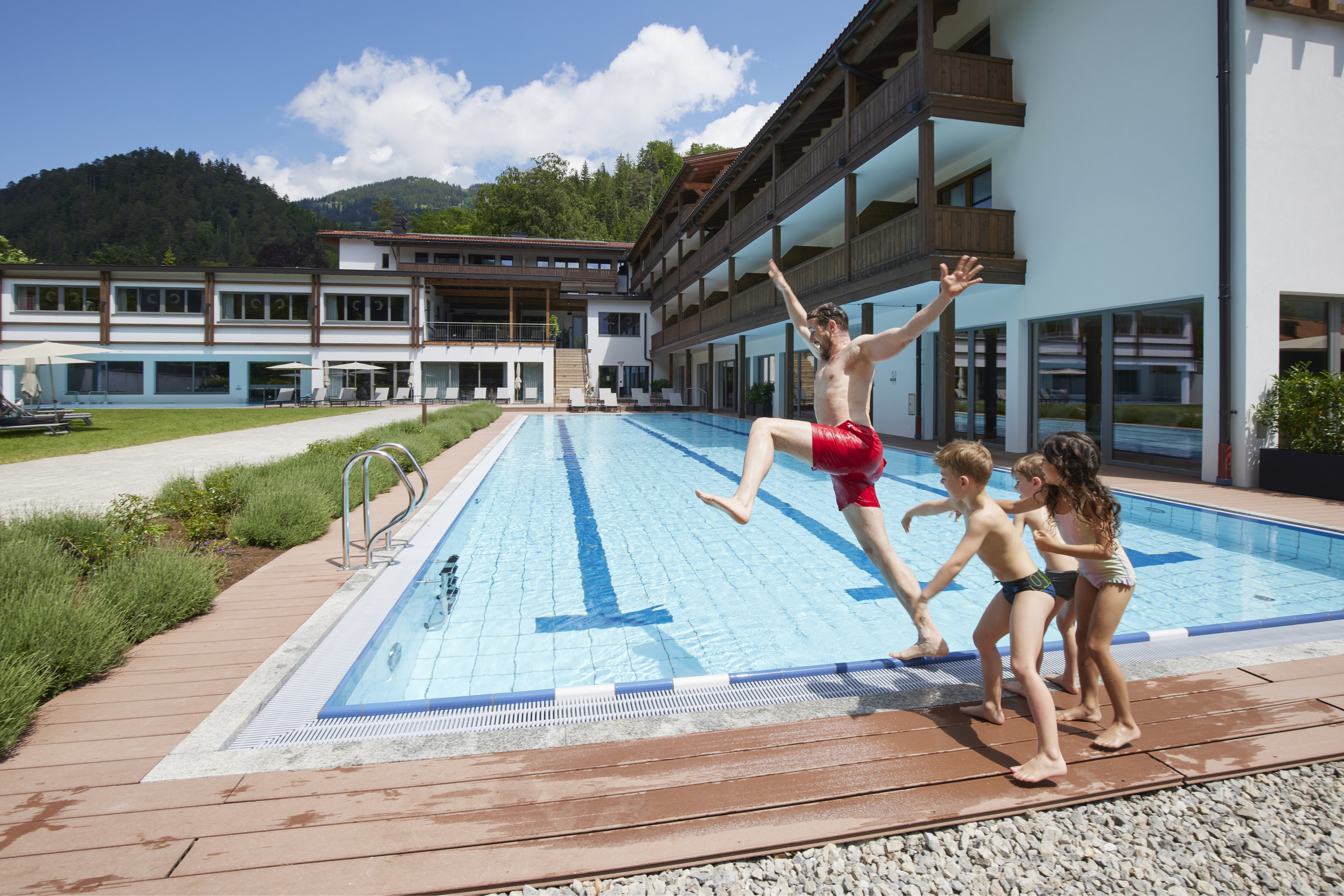 Spaß im Outdoorpool
