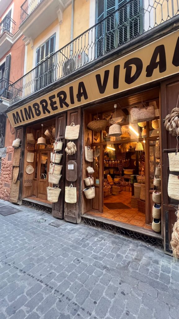 Ladenfront der Mimbrería Vidal